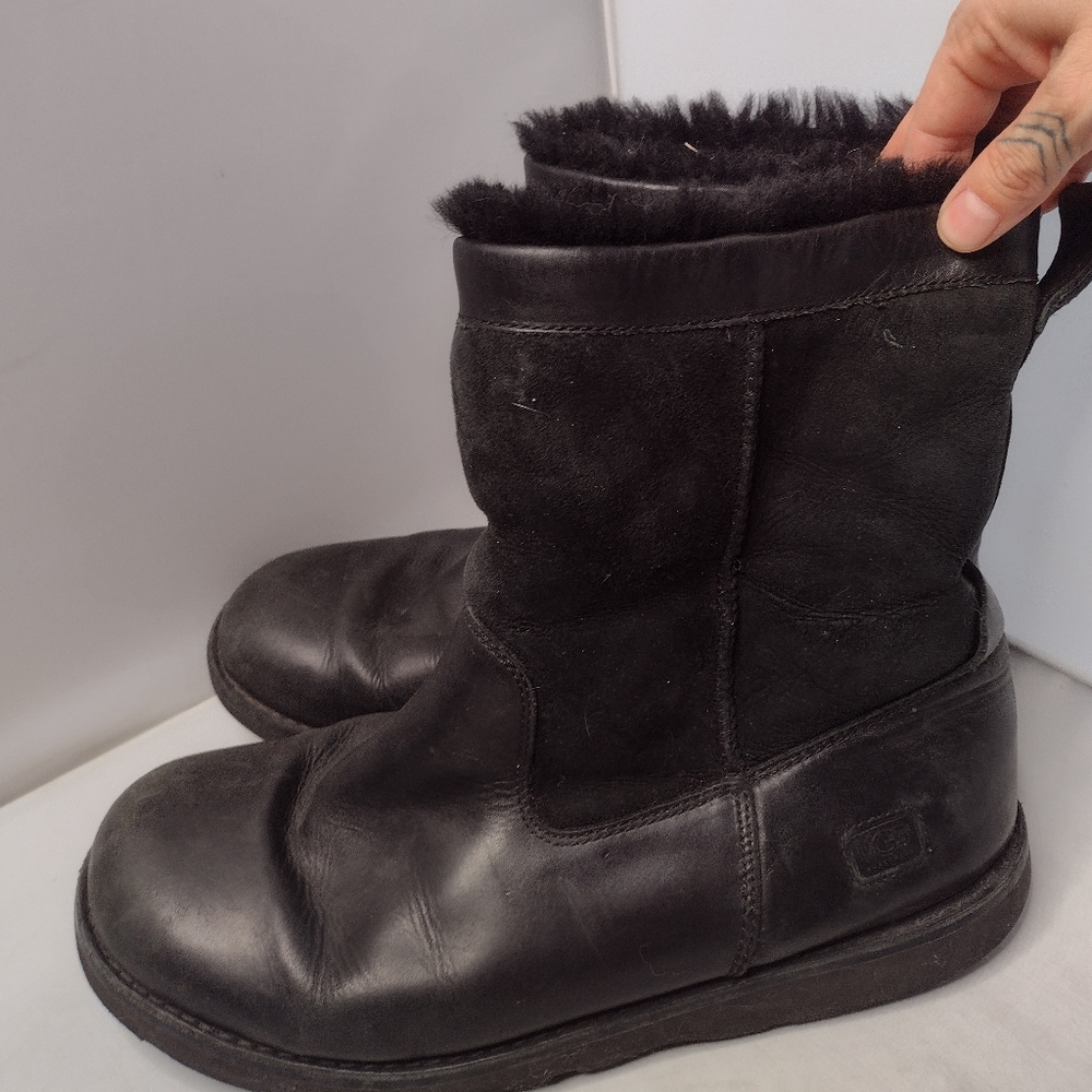 Ugg Mens Wrangell Boots 11 Black Leather  Sheepskin Ankle Pull On B8
